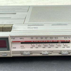Magnavox Electronic Clock Radio Cassette D7527 /17